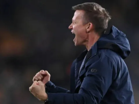 Thay tướng đổi vận, Leeds lội ngược dòng ngoạn mục đánh bại Wolves