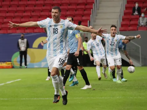 Thay Wijnaldum, Liverpool đưa nhà vô địch Copa America vào tầm ngắm