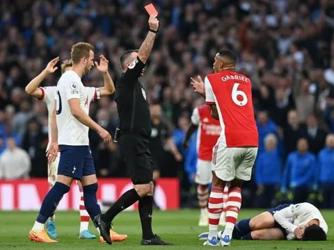 Thẻ đỏ tai hại, Arsenal bị hủy diệt dưới tay Tottenham