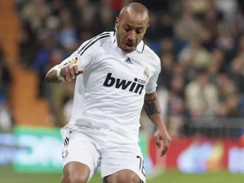 "Thể hình tôi rất ổn nhưng màu áo Real Madrid khiến tôi trông béo hơn"