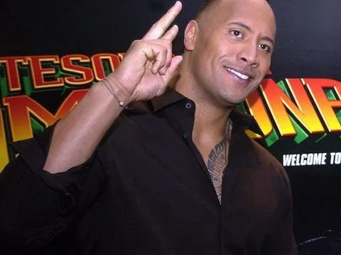 The Rock gửi thông điệp giữa trận Milan - Juventus
