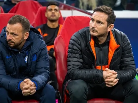 Thẻ vàng dành cho đối tượng bất ngờ ở trận Ajax - Chelsea