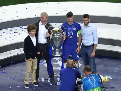 Quan chức Anh kêu gọi tước quyền sở hữu Chelsea của Roman Abramovich