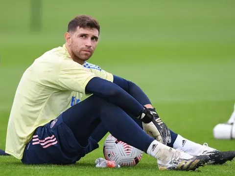 Thêm bằng chứng cho thấy "siêu dự bị" Arsenal sắp khăn gói ra đi