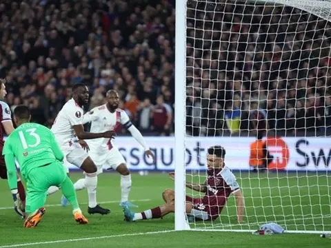 Thêm một sao bị Conte ghẻ lạnh toả sáng ở vùng đất mới