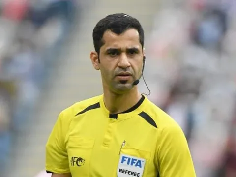 "Theo luật, phải thổi 11m và phạt thẻ vàng cầu thủ Australia"