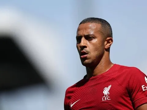 Thiago báo tin dữ cho Liverpool