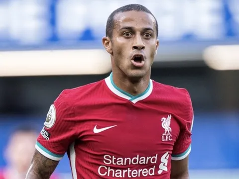 Vừa vào sân, Thiago lớn tiếng hối thúc 1 đồng đội bóp nghẹt Chelsea