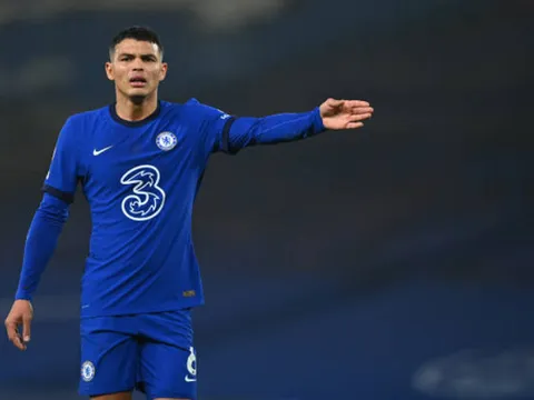 Thiago Silva ăn thẻ đỏ, fan Chelsea phản ứng ra sao?