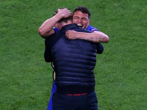 Thiago Silva gia hạn hợp đồng với Chelsea
