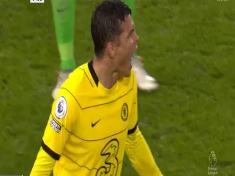 Thiago Silva nổi khùng; Marcos Alonso bất lực