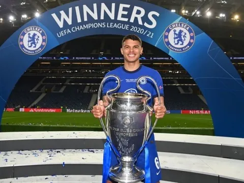 Thiago Silva thể hiện tham vọng, Chelsea mừng thầm