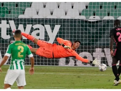 Thibaut Courtois giờ quá đặc biệt với Zinedine Zidane