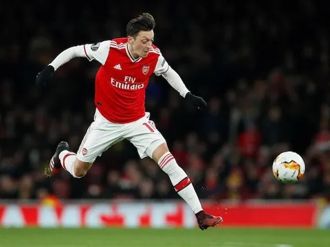 "Thiên thời địa lợi", ngày Mesut Ozil trỗi dậy đã tới?