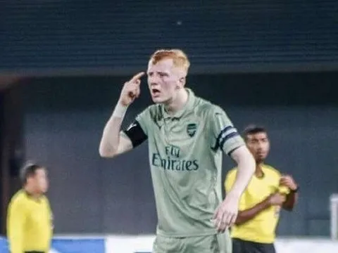 Thiếu người trầm trọng, Arsenal B cho trung vệ 17 tuổi vào bắt gôn