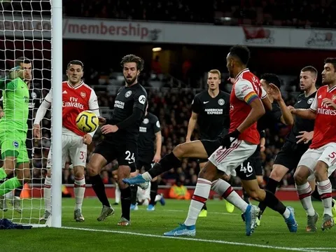 Arsenal thảm bại, Ljungberg cay đắng thừa nhận 1 điều gây sốc