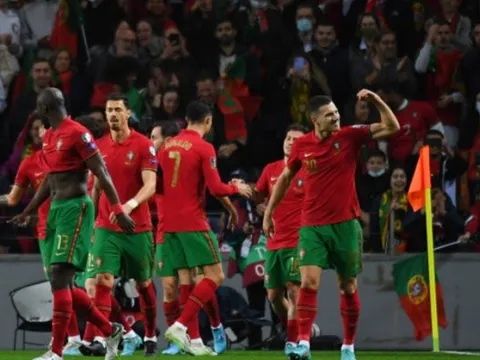 Thổ Nhĩ Kỳ tự hủy, Bồ Đào Nha đoạt vé vào chung kết play-off