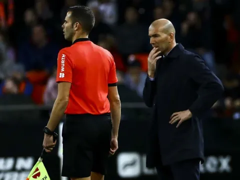Thoát chết, Zidane nói điều thật lòng về Courtois khiến CĐV Real phát sốt