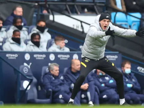 Lukaku sút văng cơ hội bám đuổi, Tuchel nổi đóa ngoài đường biên