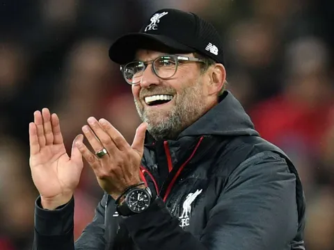 Thông điệp của Klopp: "Giặc đến nhà, đàn bà cũng đánh"