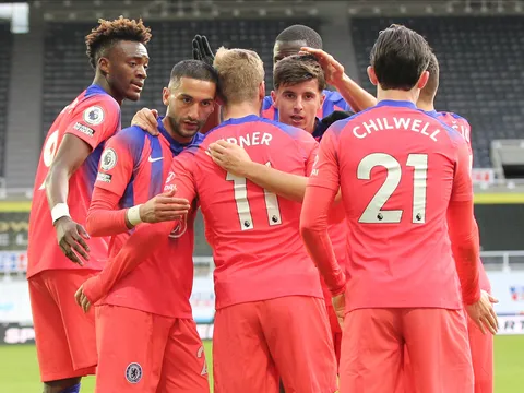 Thống trị sân khách, Chelsea tạm leo lên ngôi đầu