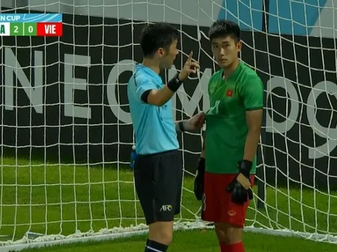 Thủ môn "bất đắc dĩ" U23 Việt Nam: Chỉ là do hoàn cảnh bắt buộc thôi