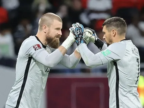 'Thủ môn nhảy múa' giúp Australia dự World Cup là ai?