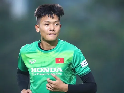 Thủ môn U23 Việt Nam dương tính với Covid-19