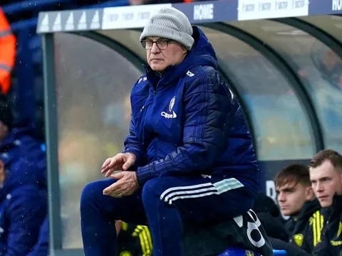 Thua 2-4, Bielsa nói điều Man United lặp lại