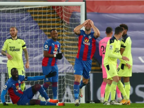 Thua 2 bàn trong 2 phút, Palace "phơi áo" trước Newcastle trên sân nhà