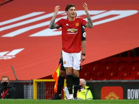 Thua đau, fan Man Utd điên tiết: "Hổ thẹn! Tống tên yếu mềm đó lên ghế dự bị"