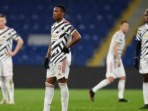 Thua Istanbul BB, Man Utd lộ 2 yếu điểm không bổ sung không được