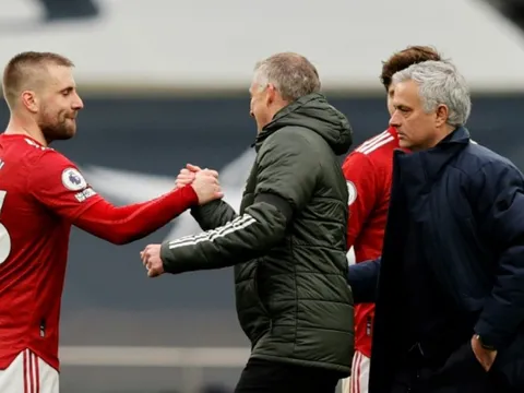 Thua M.U, Mourinho đã tự tay "vả mặt" khi còn ở Old Trafford