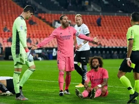 Thua Valencia, phòng thay đồ Real nổi loạn, Zidane "ngồi trên đống lửa"?