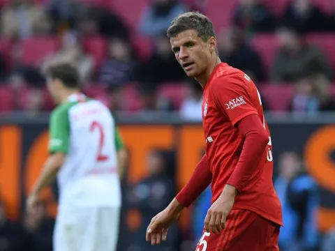 Thủng lưới phút bù giờ, Bayern đánh mất cơ hội lên ngôi đầu bảng
