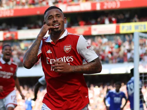 Thương vụ Jesus giúp Arsenal chiêu dụ tiền đạo bom tấn