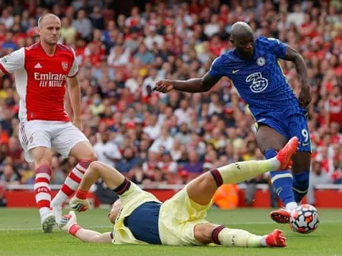 Thuyết âm mưu nào được vẽ ra sau thất bại của Arsenal?