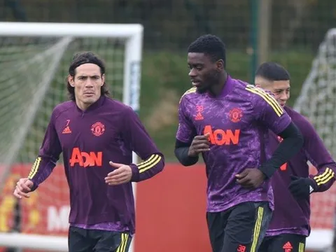 Thuyết âm mưu sau màn 'lên đồng' của Tuanzebe trước PSG