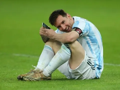 Tích cực hoạt động trên MXH, Messi muốn bù phần tiền lương giảm tại Barca?