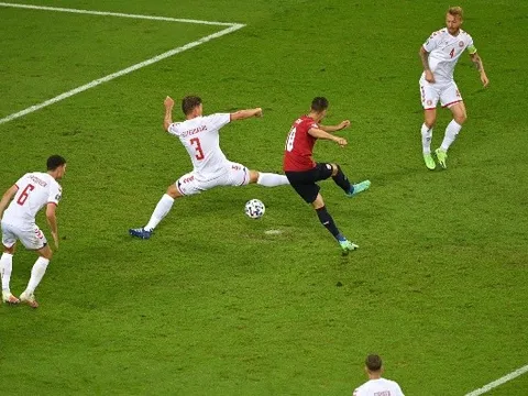 Patrik Schick đã đuổi kịp Cristiano Ronaldo