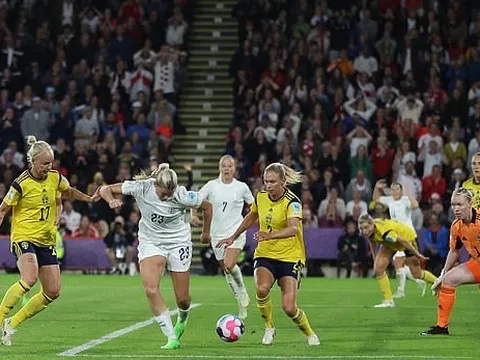 Tiền đạo M.U đánh gót đẳng cấp, nữ Anh vào chung kết EURO 2022