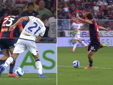 Tiền đạo Serie A ghi bàn trong tư thế cực dị