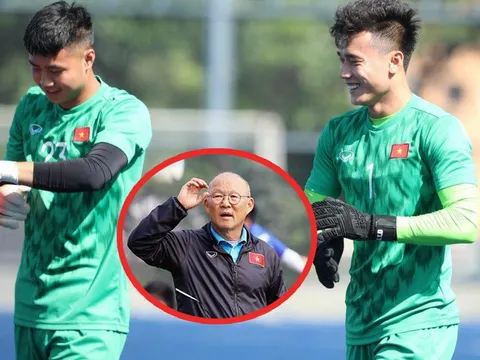 Tiến Dũng phạm sai lầm: Đã đến lúc thầy Park trao cơ hội cho Văn Toản?