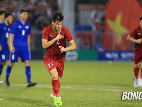 Tiến Linh có hành động đặc biệt với Quang Hải sau bàn thắng gỡ hoà 2-2