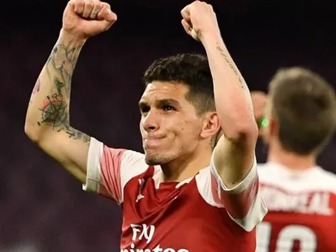Tiễn sao 100 triệu euro sang PSG, Napoli hỏi mua tiền vệ của Arsenal