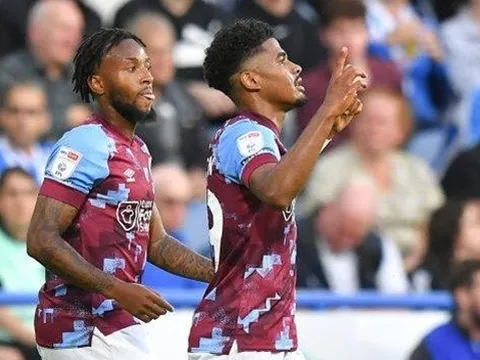 Tiền vệ Chelsea lập công, Kompany thắng trận ra mắt Burnley