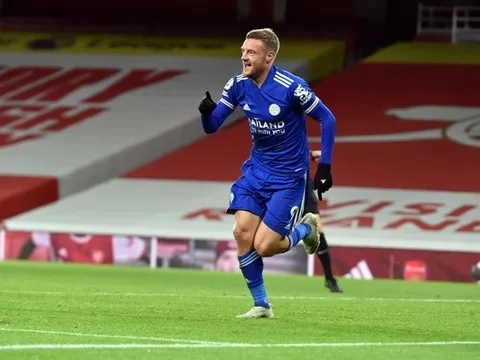 Tiếp tục nổ súng, "sát thủ không tuổi" Ngoại hạng Anh sánh ngang Ryan Giggs