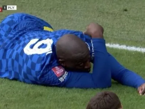 Tiếp tục tệ hại, Lukaku củng cố lời nguyền số 9 ở Chelsea