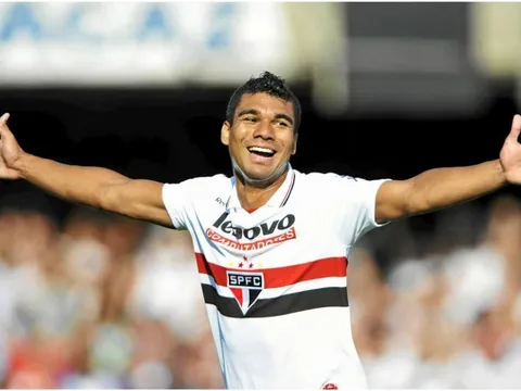 Tiết lộ: Lẽ ra "quái thú tuyến giữa" của Real đã là một tiền đạo!