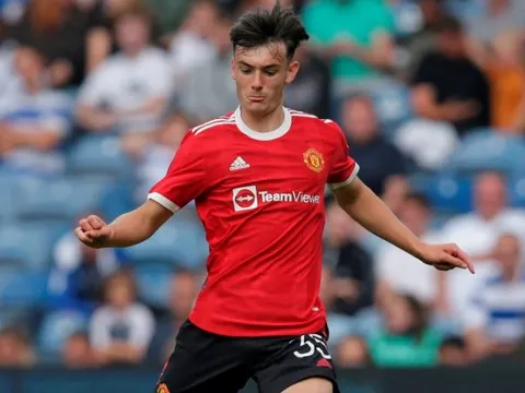 Tiểu Scholes của Man Utd được HLV khen ngợi